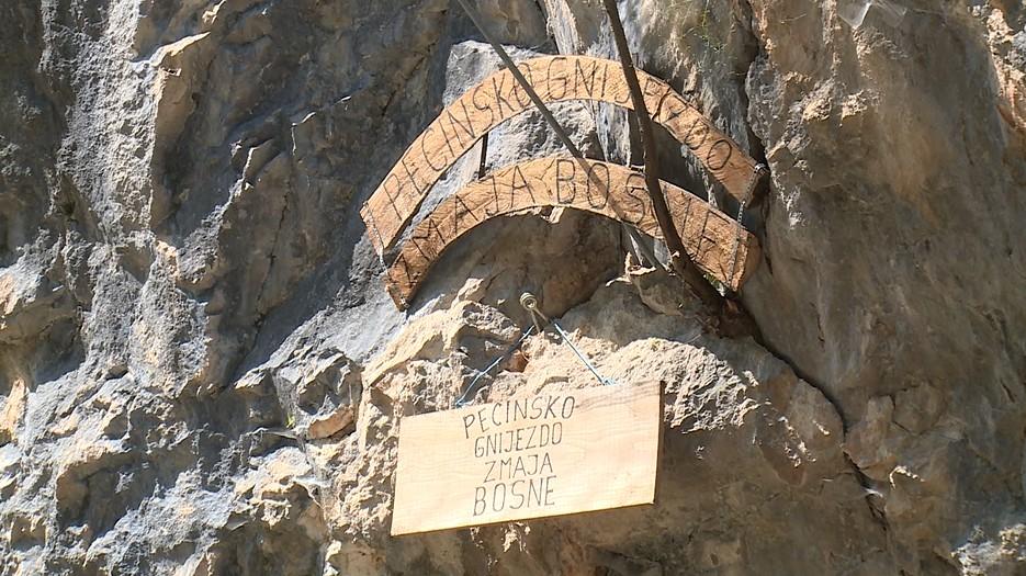 Planinari su je obilježili natpisom „Pećinsko gnijezdo zmaja Bosne“ - Avaz