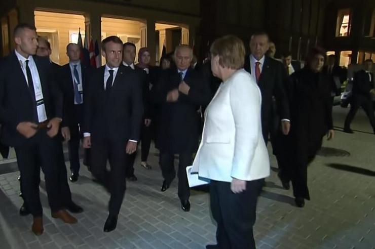 Merkel prokomentarisala kaput Vladimira Putina, ruski predsjednik joj kratko odgovorio, a internet se potom usijao