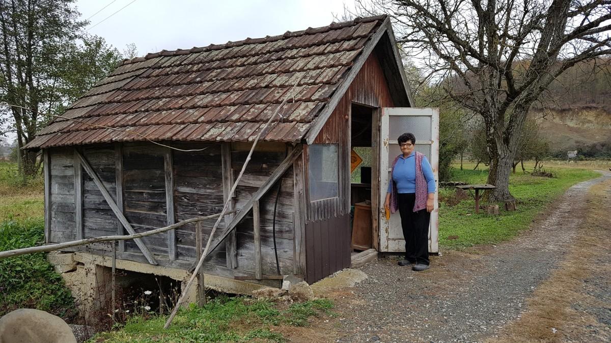 Radmila Jeremić pored vodenice stare više od stoljeća - Avaz