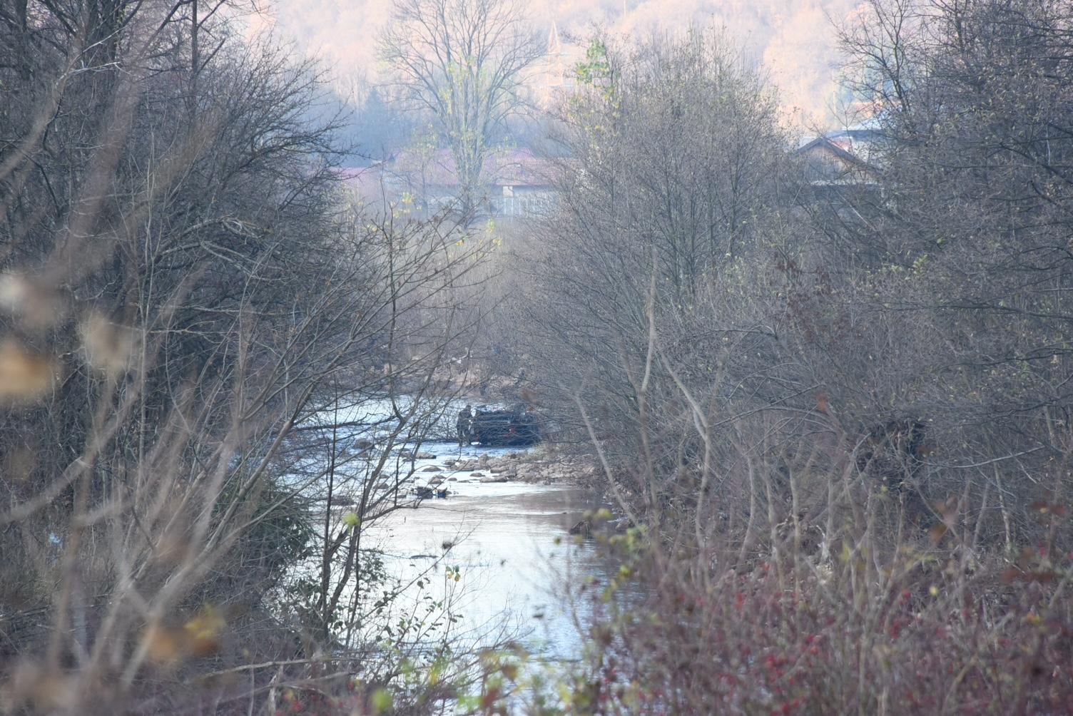 Peugeot u Istočnom Sarajevu sletio u rijeku, suvozač teško povrijeđen