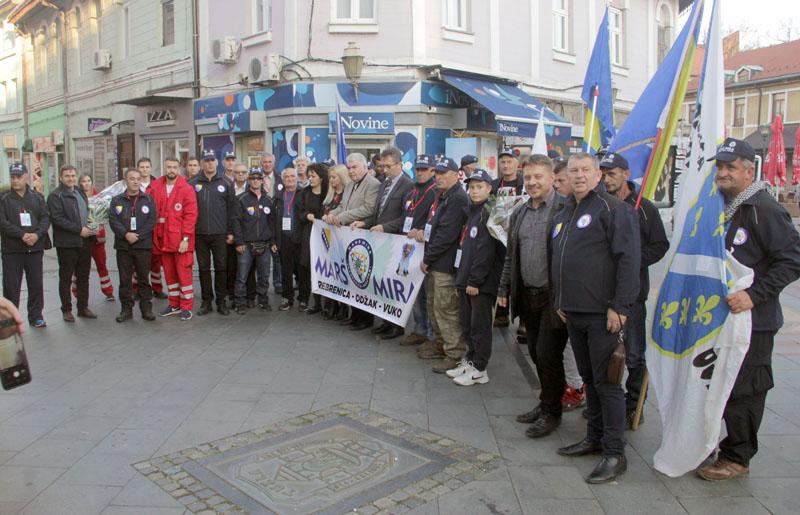 Učesnici "Marša mira Srebrenica - Vukovar" odali počast ubijenoj tuzlanskoj mladosti