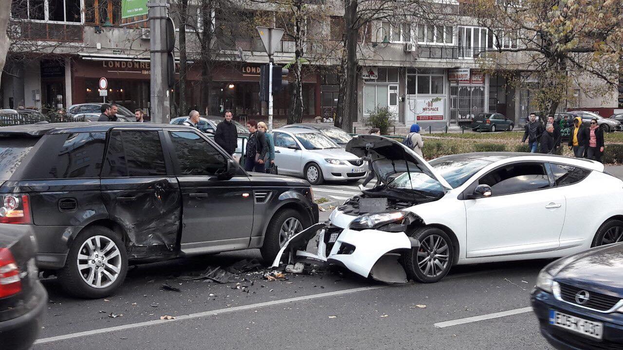 Pogledajte video: Udes u centru Sarajeva, saobraćaj otežan