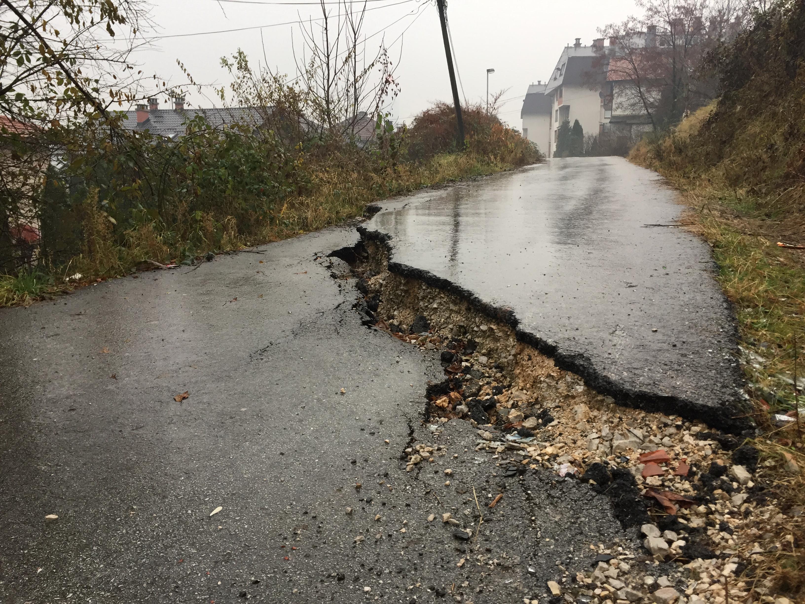 Klizište u ulici Muhameda ef. Pandže - Avaz