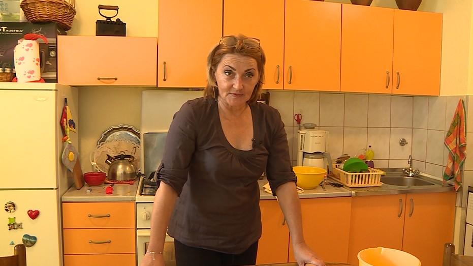 dina Vilić u svojoj kuhinjici izrađuje slane i slatke delicije - Avaz