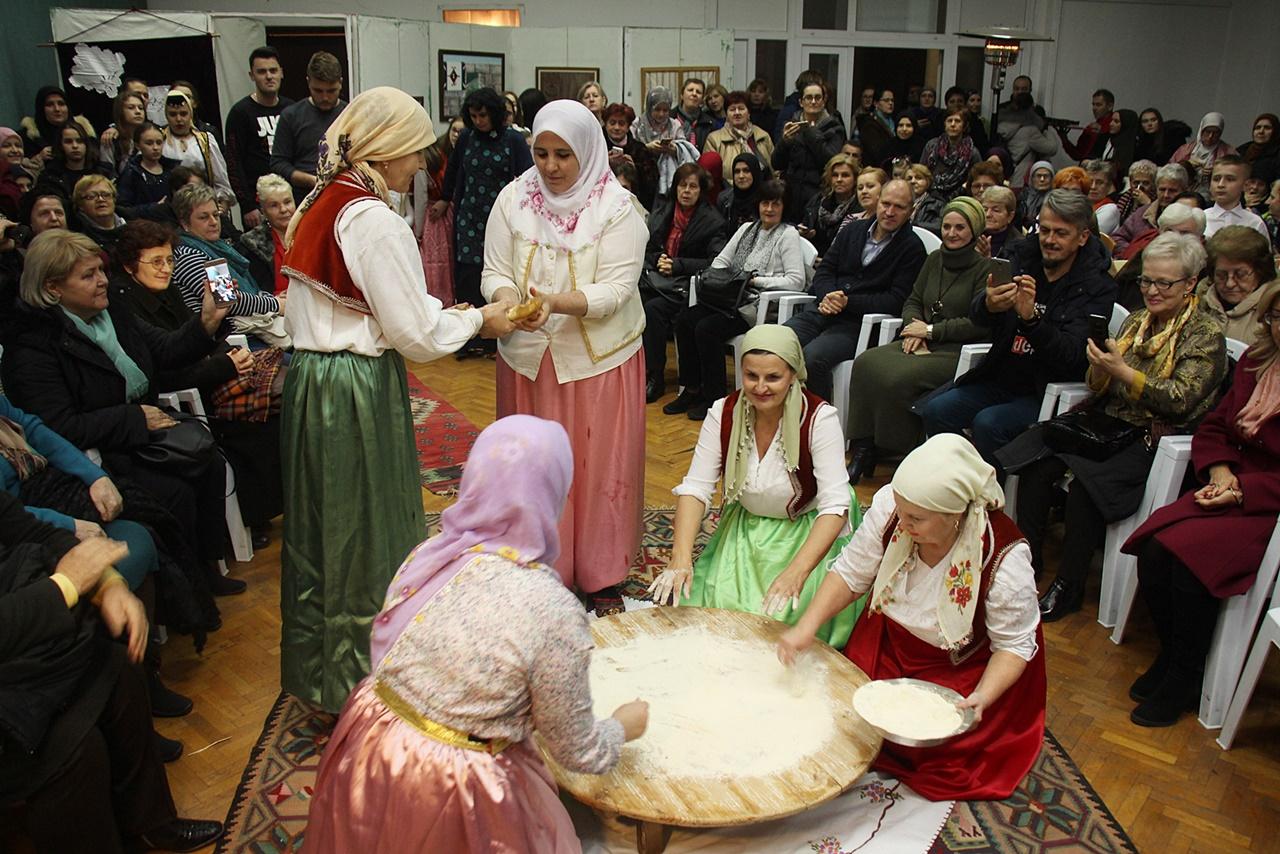 Podsjećanje na stare običaje, ašikovanja i druženja