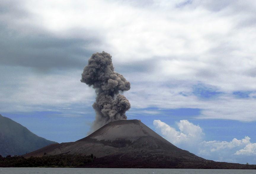 Loše vrijeme otežava inspekciju vulkana Krakatau