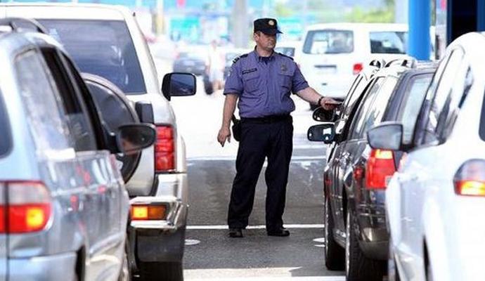 Duge kolone vozila na GP Bosanska Gradiška i Donja Gradina