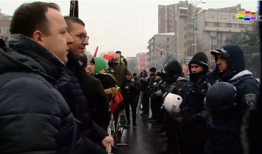 Ispred makedonskog Sobranja protesti - Avaz