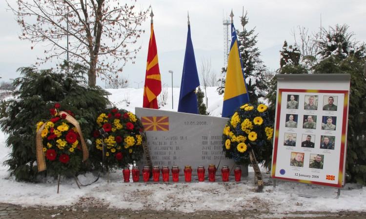 U bazi EUFOR-a u Butmiru obilježena godišnjica stradanja 11 makedonskih vojnika