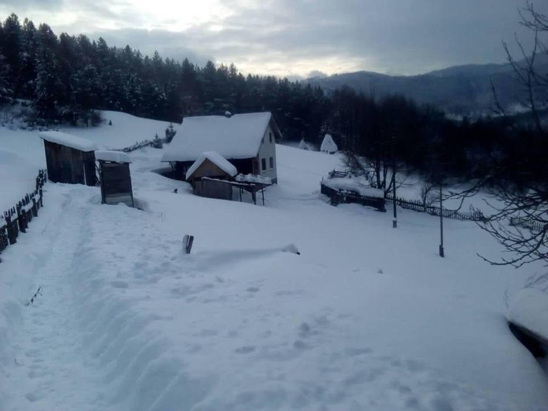 Zima je duga i hladna i traje od početka novembra do maja - Avaz