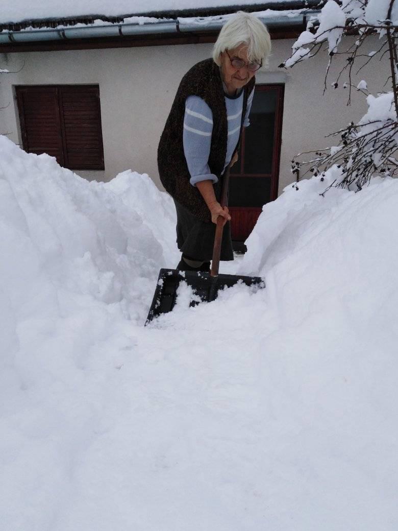 Visina snježnog pokrivača prelazi pola metra, prioritet stari i bolesni - Avaz