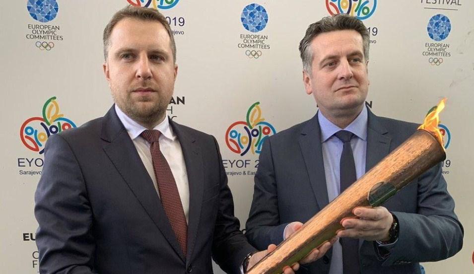 Skaka na Olimpijskom stadionu u Rimu preuzeo „Plamen mira“