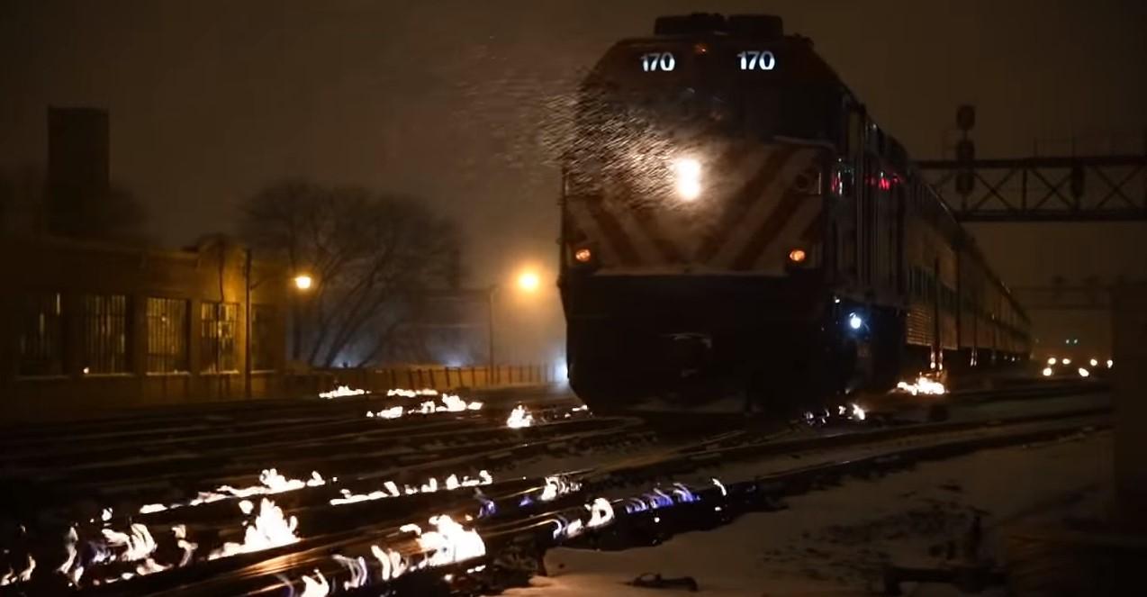 Čikago okovan ledom: Zbog minusa moraju paliti šine da bi saobraćaj funkcionirao