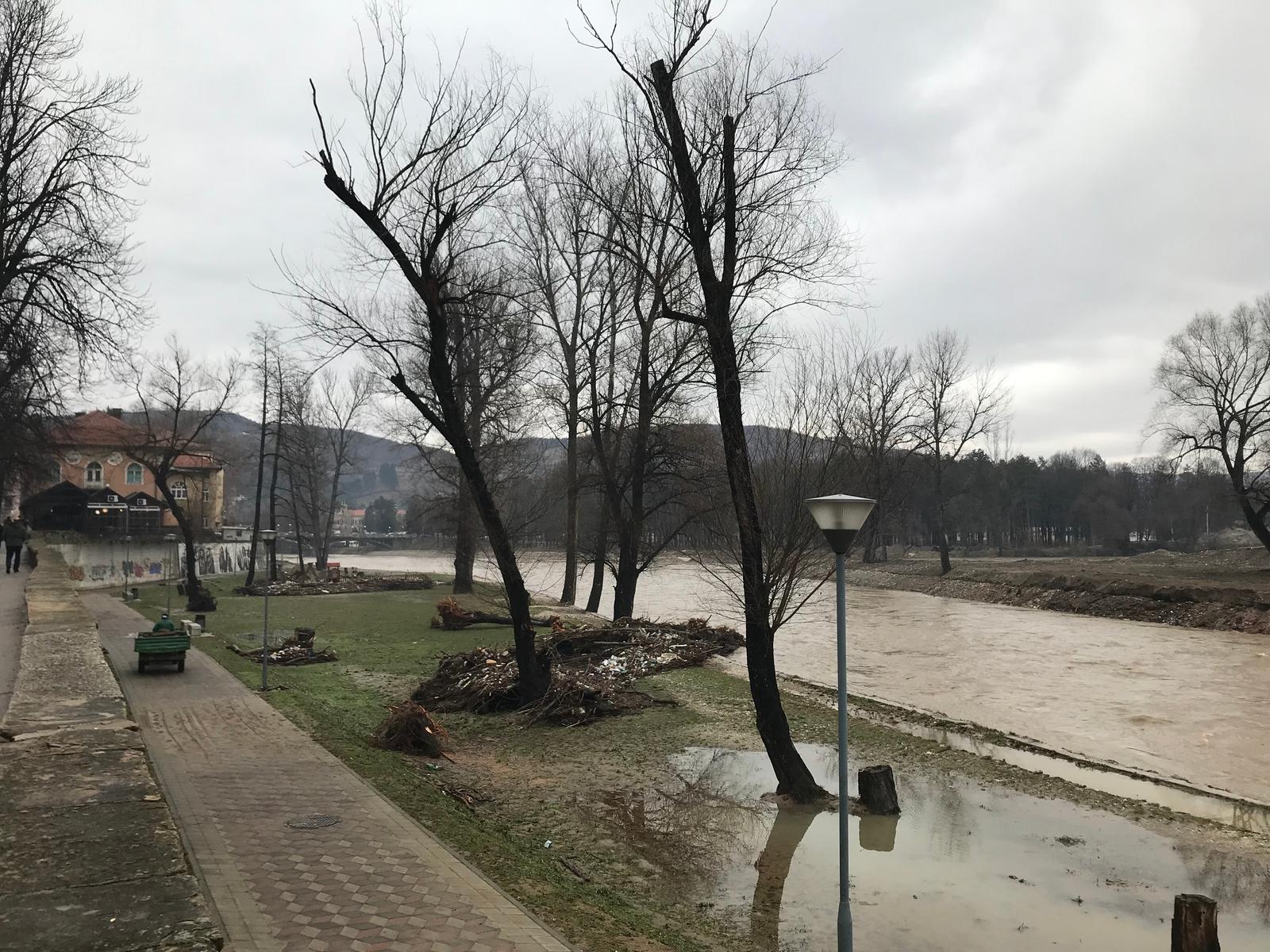 Fojnica iza sebe ostavila gomile smeća - Avaz