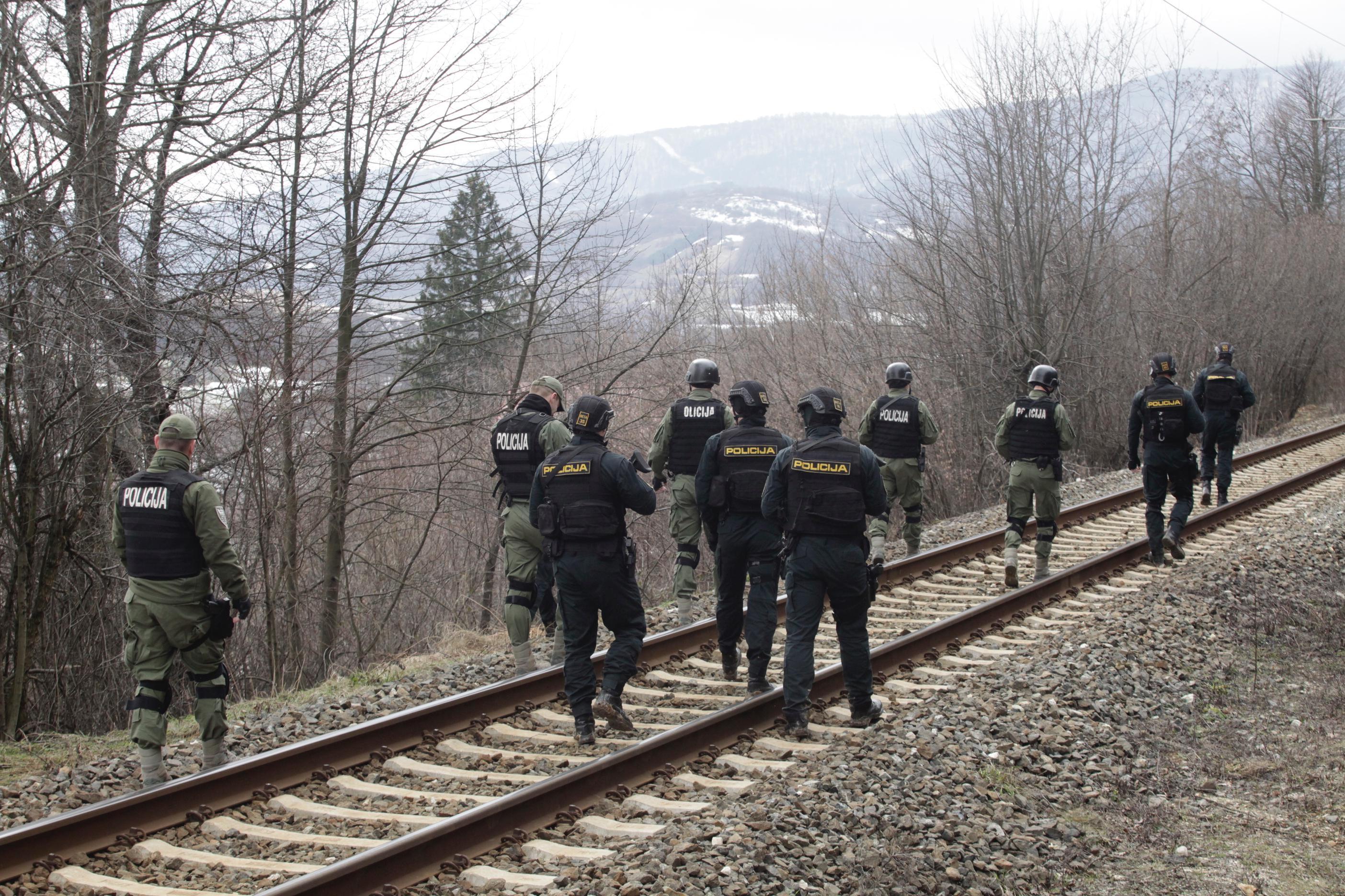 Patrolirale brojne policijske snage - Avaz