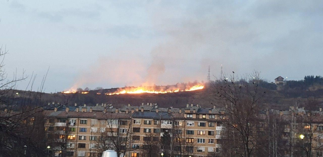 Požar na Brdu Mojmilo - Avaz