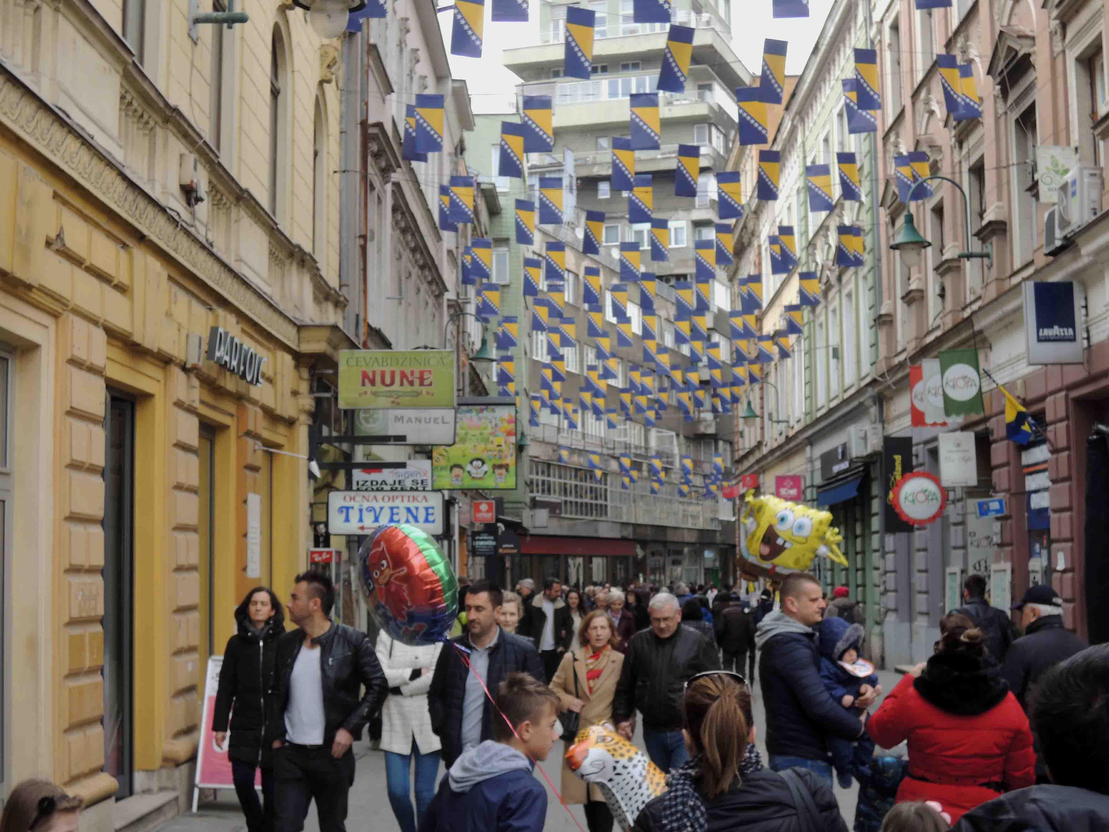 Sarajlije uživaju u šetnji - Avaz