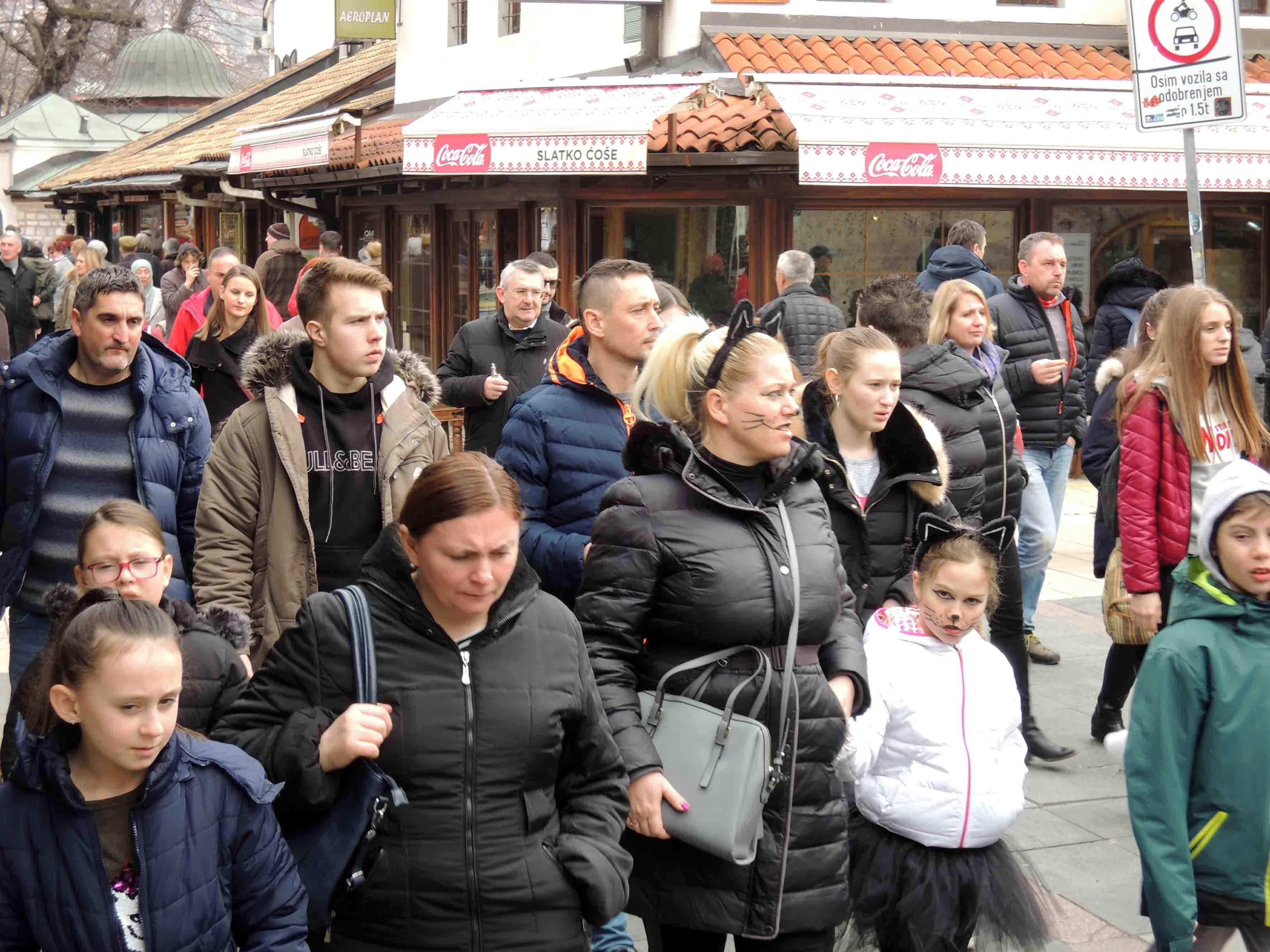 Sarajlije uživaju u šetnji - Avaz