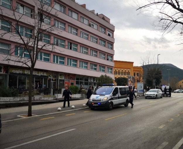 Nakon neuspjele pljačke banke u Mostaru, nađen unajmljeni Citroen
