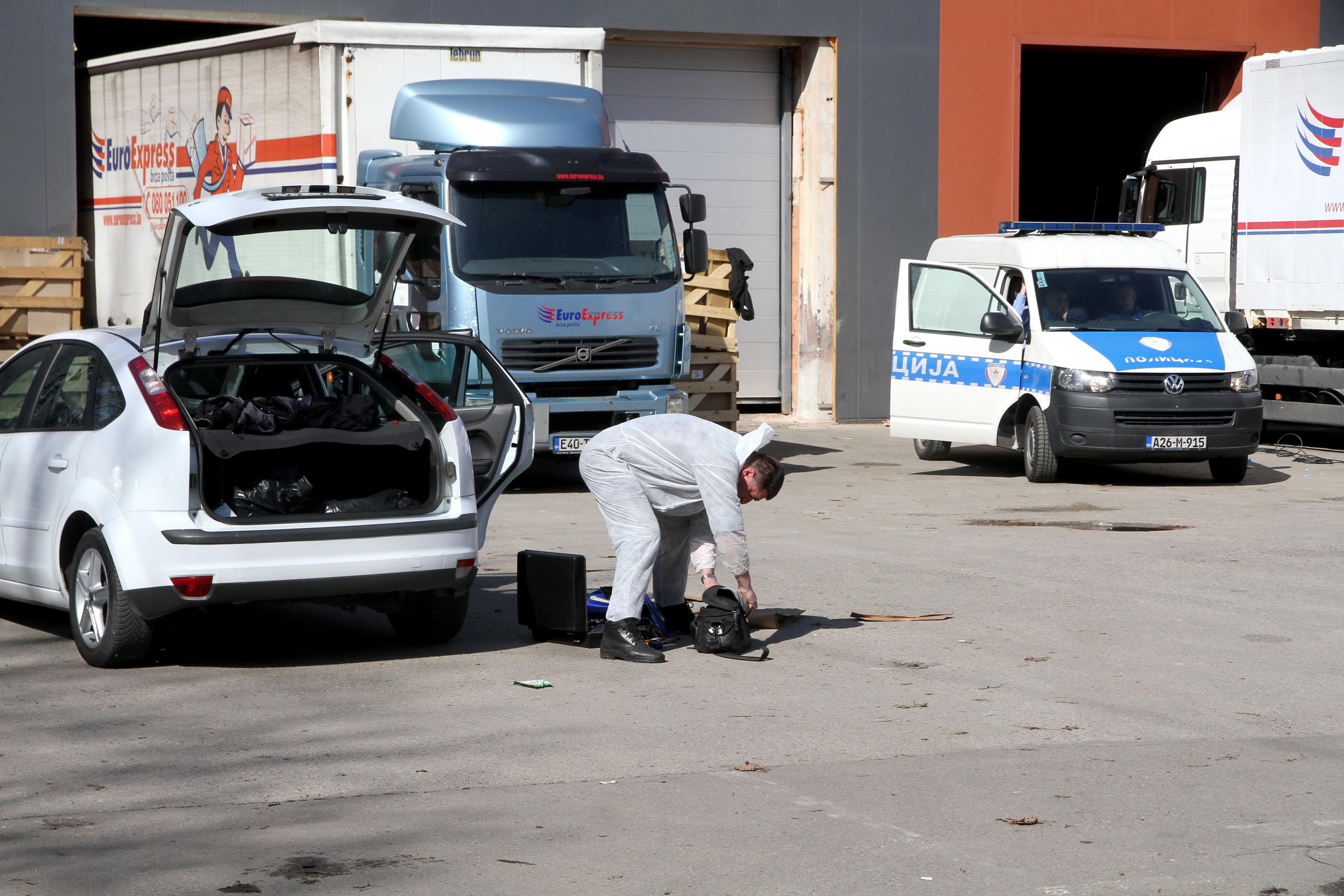 Istražitelji izuzimali tragove s vozila - Avaz