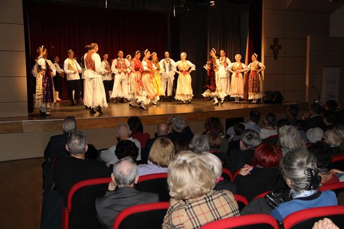 Nastup folklornog ansambla "Linđo" u Sarajevu - Avaz