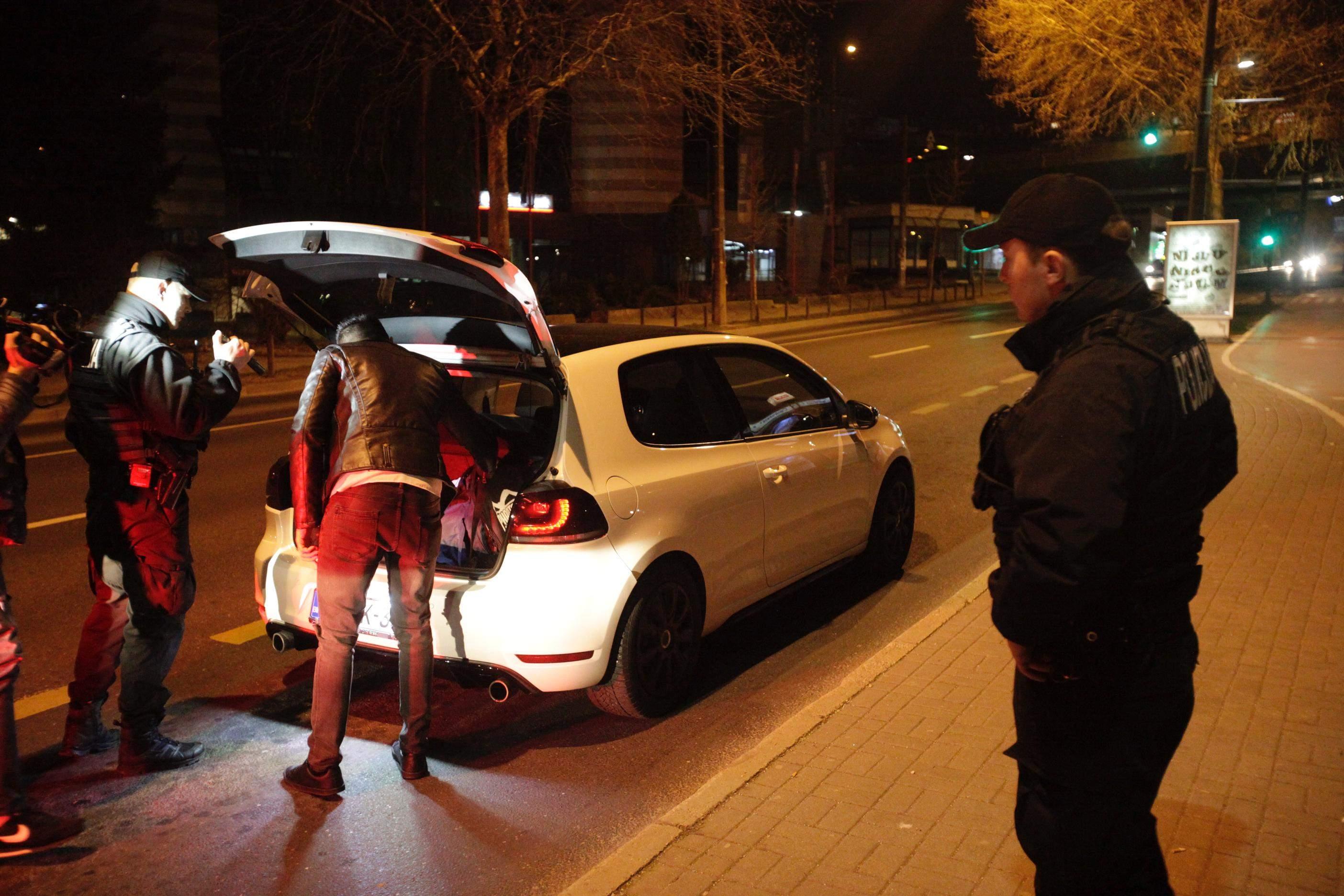 Pozvao policiju i poručio da će polupati kafanu