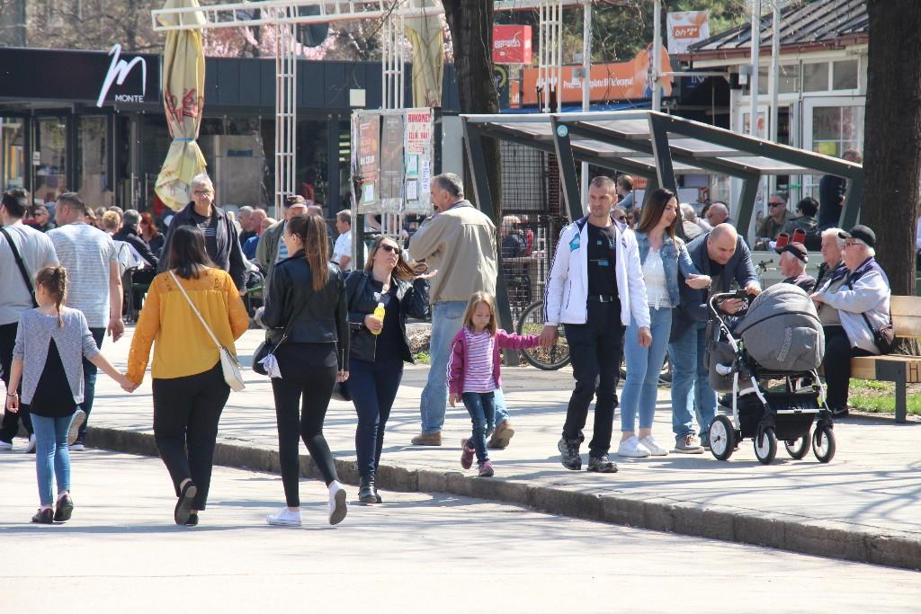 Zeničani uživaju u lijepom vremenu - Avaz