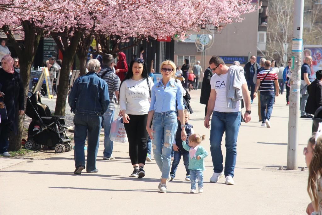 Zeničani uživaju u lijepom vremenu - Avaz