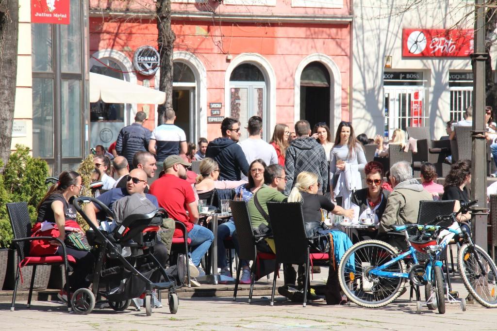 Zeničani uživaju u lijepom vremenu - Avaz