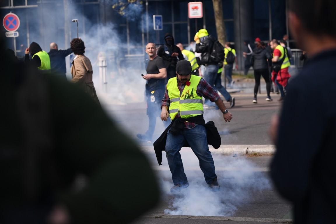 U Parizu na protestima 'Žutih prsluka' 21 osoba uhapšena, sukobi u Ruanu