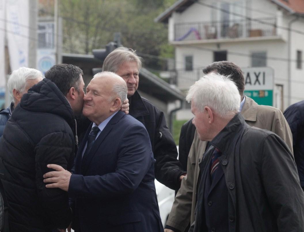 Brojni građani ispred Suda BiH kao podrška generalu - Avaz