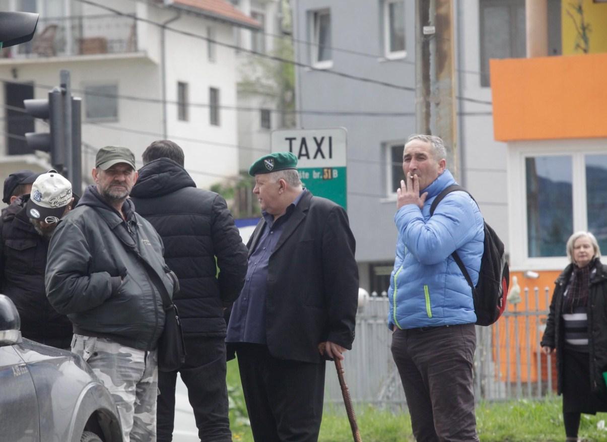 Brojni građani ispred Suda BiH kao podrška generalu - Avaz