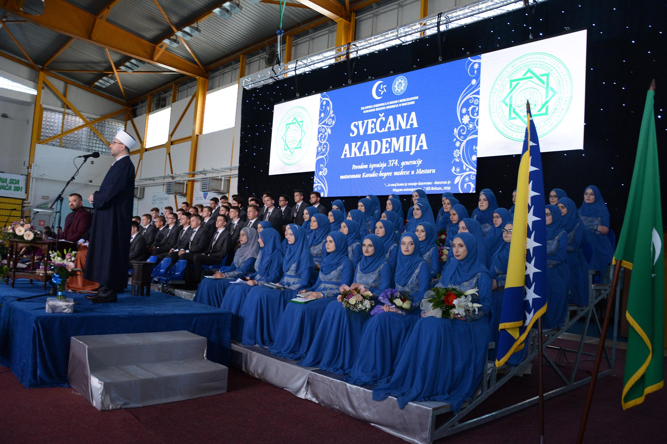 Mostar: Svečana akademija svršenika Karađoz-begove medrese - Avaz