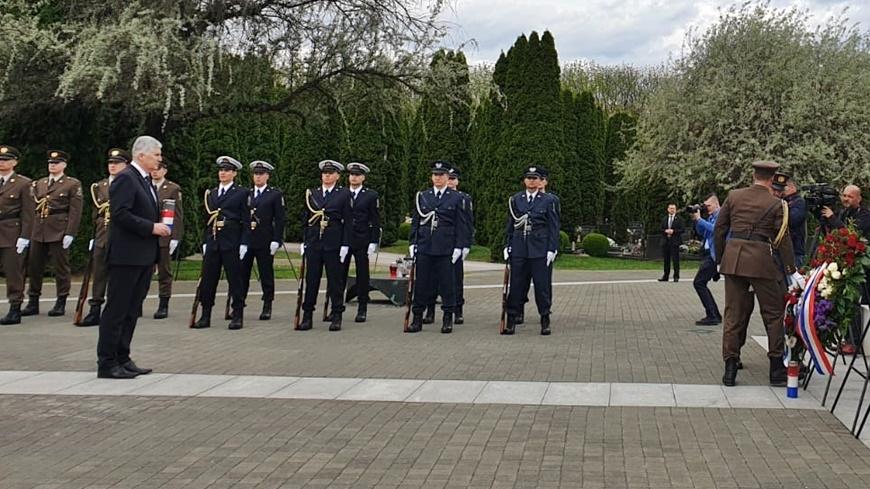 Vukovar: Čović odao počast braniteljima - Avaz