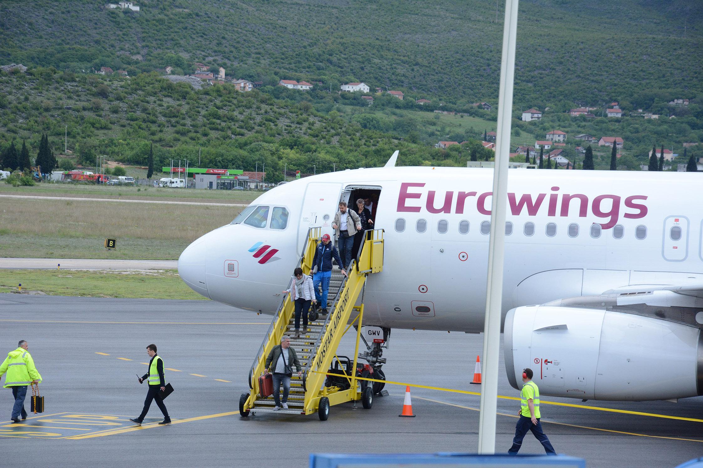 Jutros na Aerodromu - Avaz