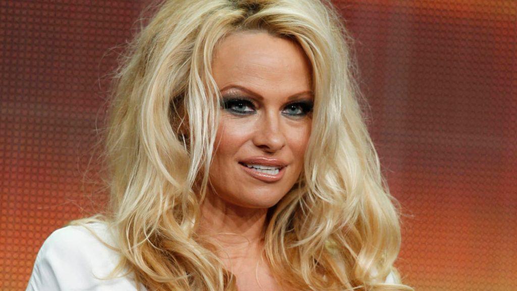 Pamela Anderson posjetila Asanža u zatvoru: On je nevina osoba