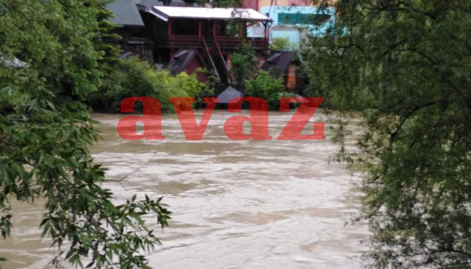 Vrbas prijeti kućama i ugostiteljskim objektima u banjalučkom naselju Borik