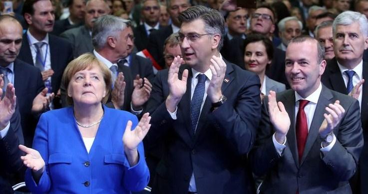 HDZ-ovci pred Merkel pričali o Blajburgu, pustili pjesmu Thompsona