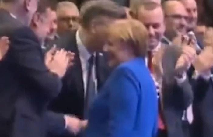 Nezgodan trenutak kad je Plenković išao pozdraviti Merkel pa poljubio zrak