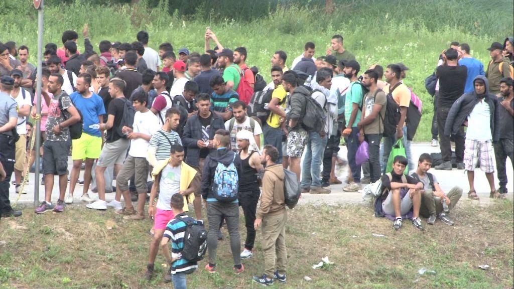 Uznemirujući video: Još jedna brutalna tuča migranata