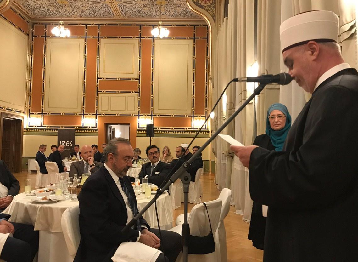 Vijećnica: Ambasadori iftarili sa reisom Kavazovićem