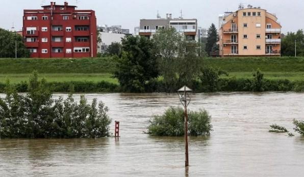 Obilne padavine u Zagrebu: Izlila se Sava iz korita