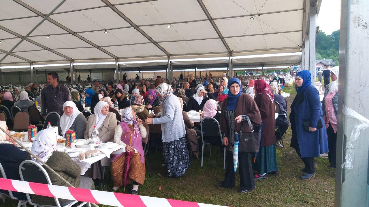 Iftar "Bošnjaci na Drini" okupio nekoliko hiljada postača