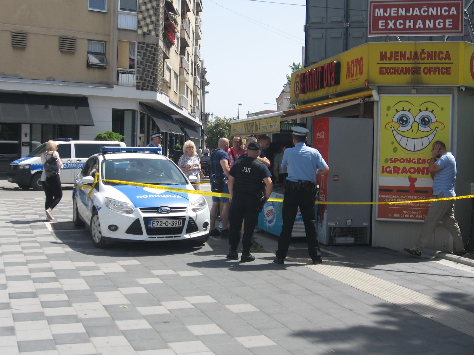 Maskirani napadači upali u kiosk i opljačkali radnice