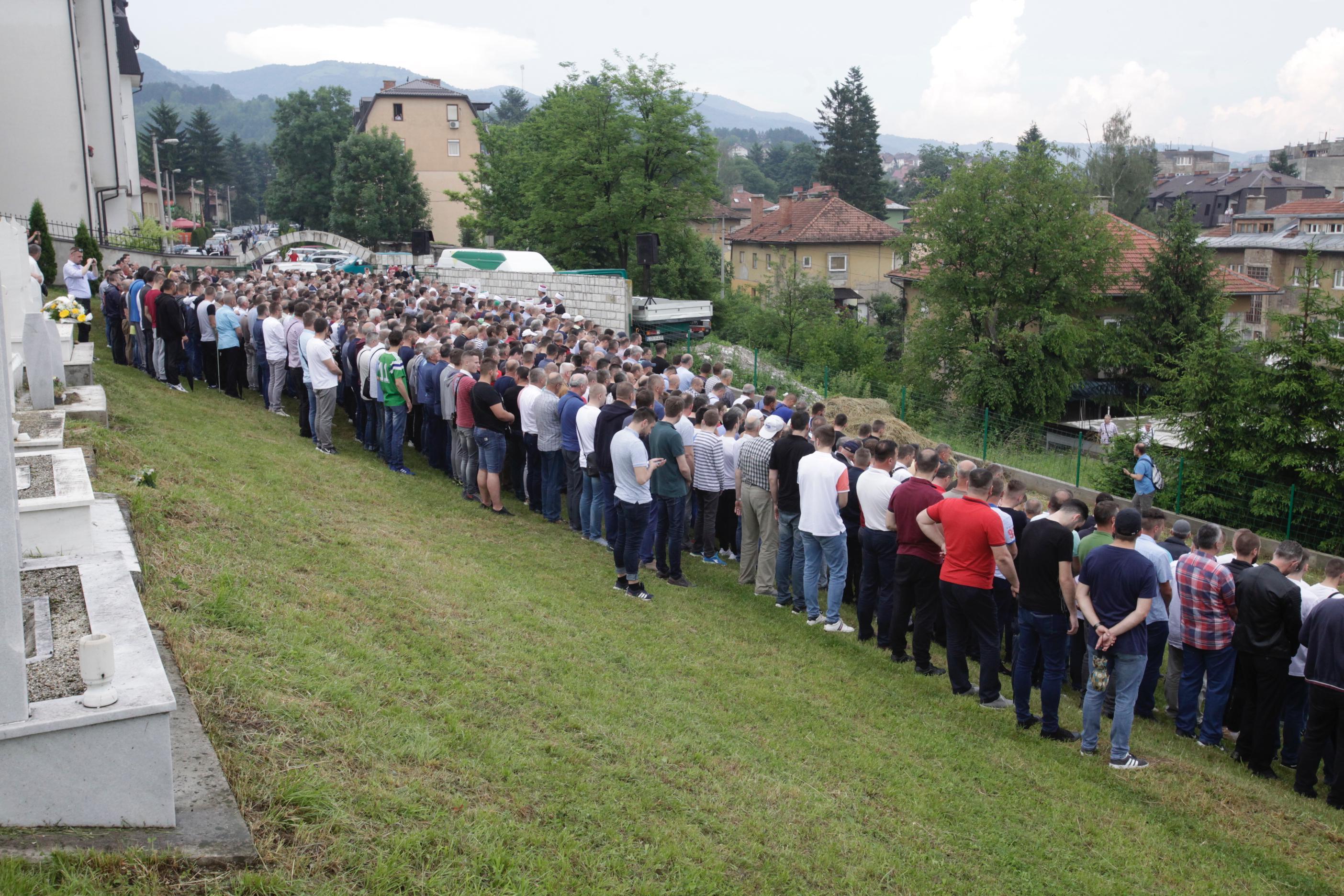 Dženaza nastaradalim Brkićima - Avaz