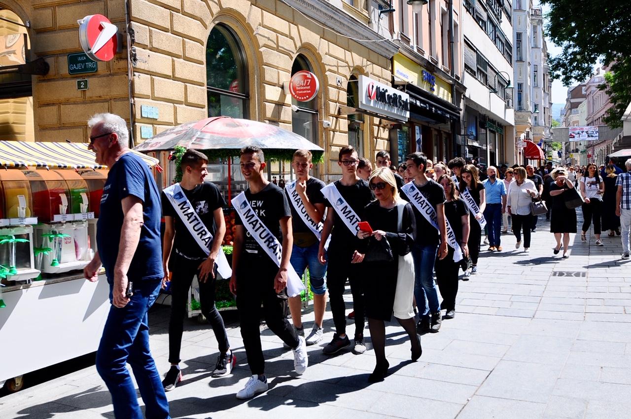 Tradicionalna manifestacija ispraćaja maturanata osnovnih škola - Avaz