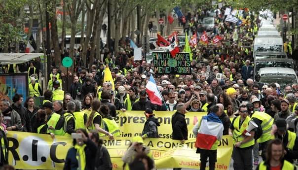 Protesti "žutih prsluka" počeli su sredinom novembra - Avaz