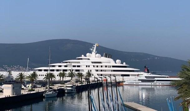 Najveća jahta na svijetu uplovila u Porto Montenegro: Duga 180 metara, može primiti 36 gostiju