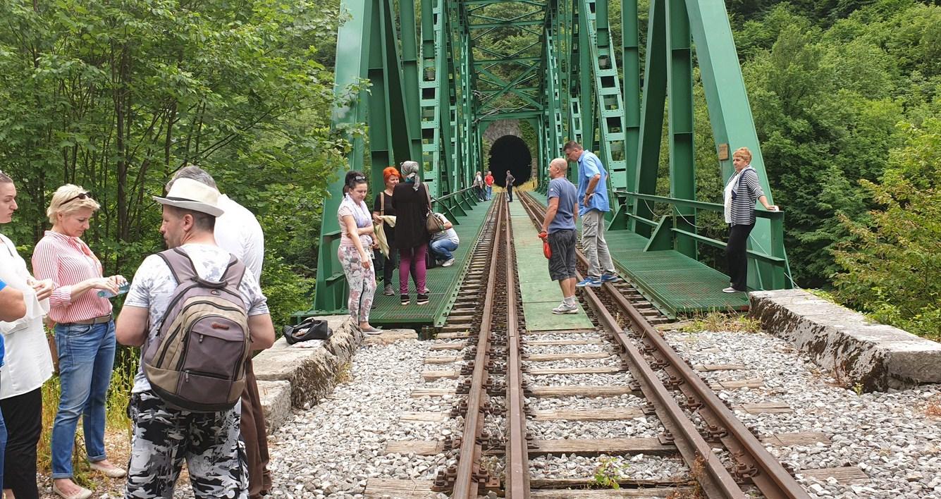 Na željezničkom mostu u Loskunu obilježeno 27 godina stradanja Bošnjaka pri pokušaju prelaska na slobodnu teritoriju