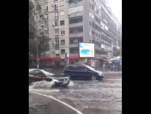 Veliko nevrijeme zahvatilo Beograd, saobraćaj u kolapsu